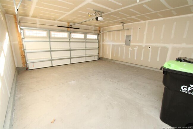 Building Photo - 510 Light Oak Wy