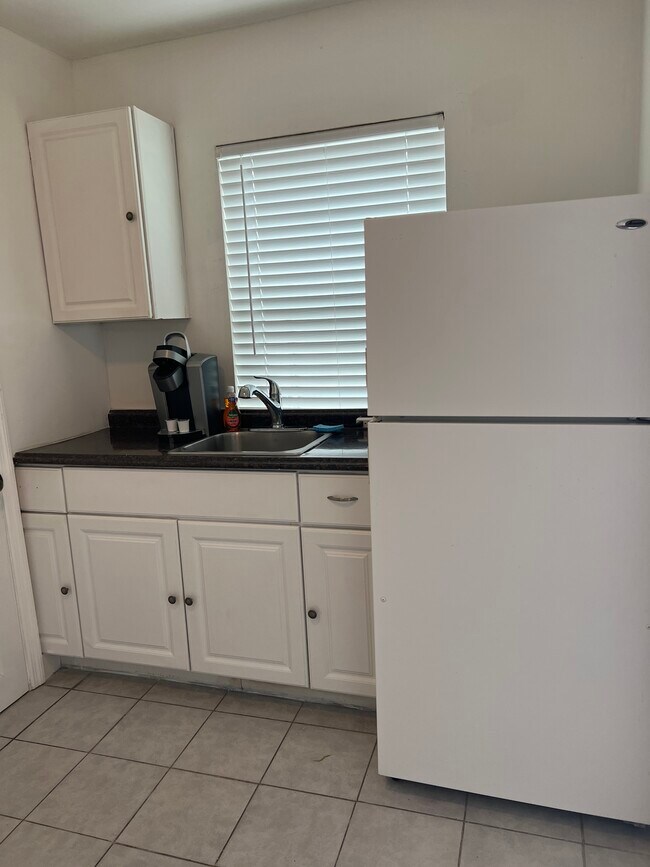 kitchen - 7615 SW 18th St