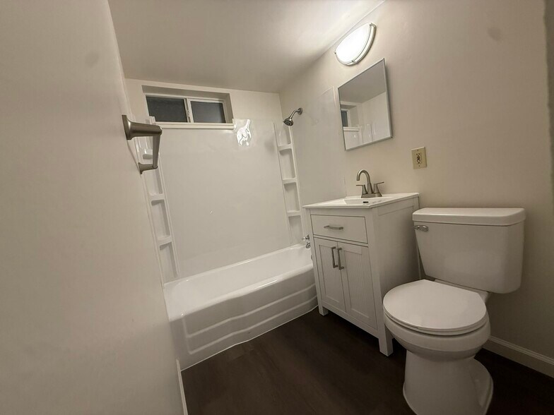 Building Photo - 4220 S 49th St