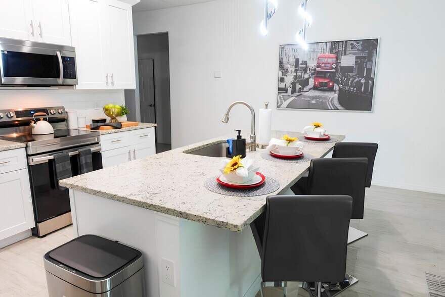 Building Photo - 113 Murphy St