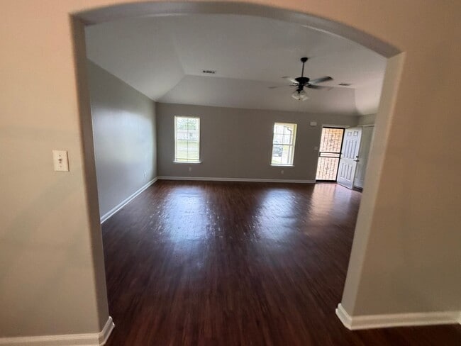 Building Photo - 6044 Humphreys Dr