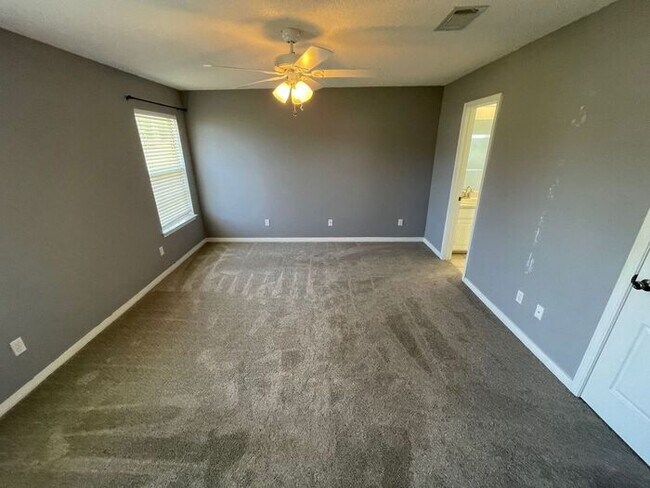 Building Photo - Navarre - 3 bedroom, 2 bathroom