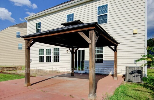 Building Photo - 16125 Hammersmith Farm Dr