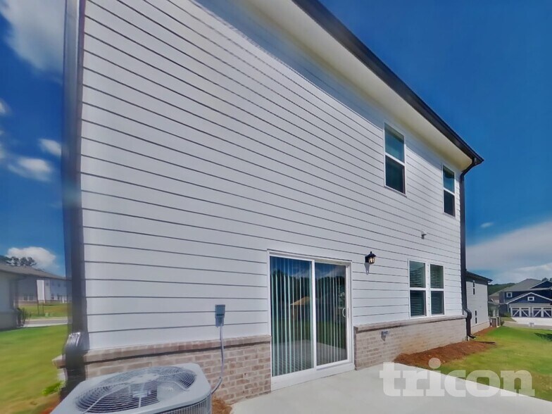 Building Photo - 1943 Logan Ln