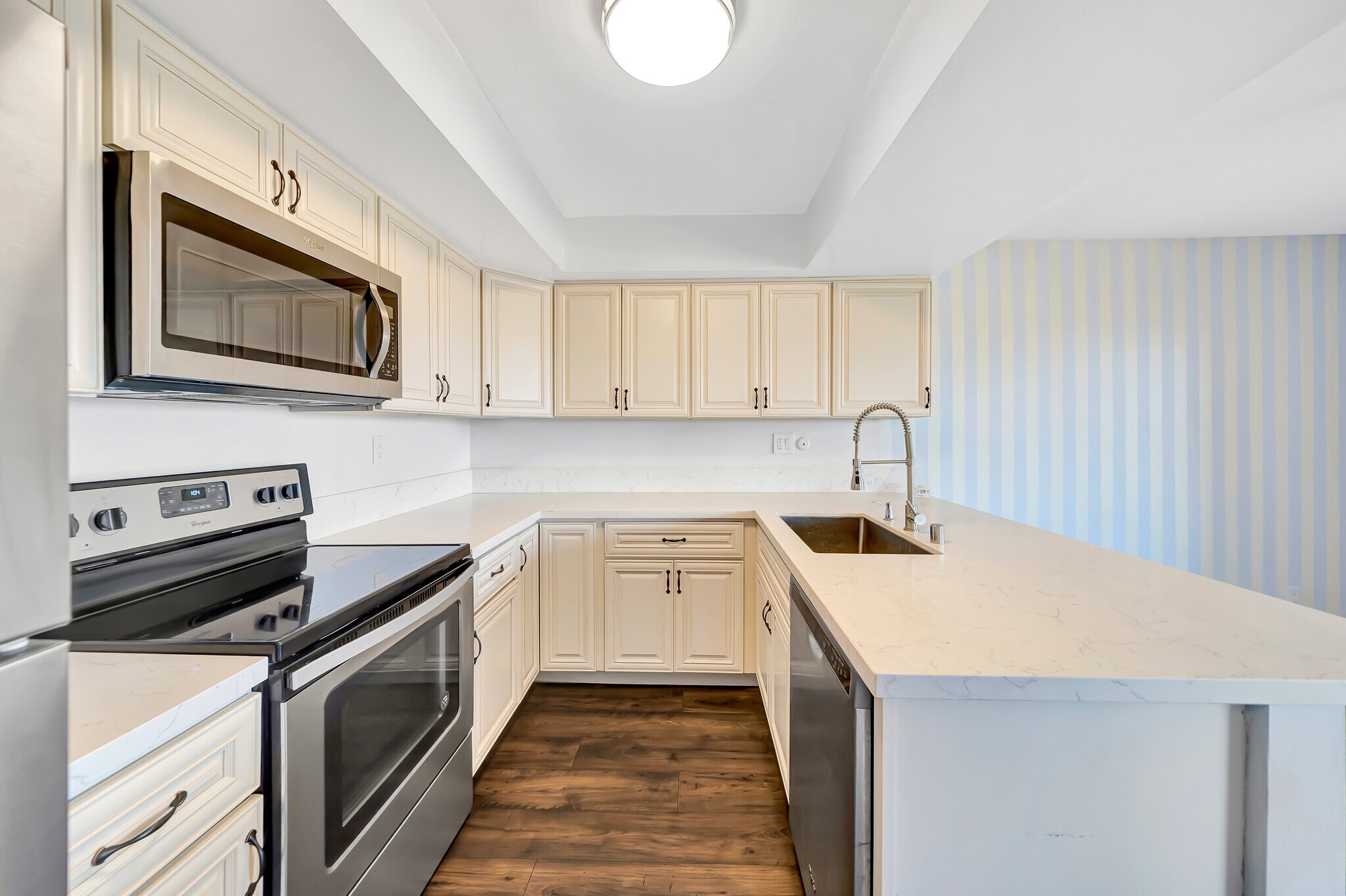 Building Photo - 3606 Vista Rey