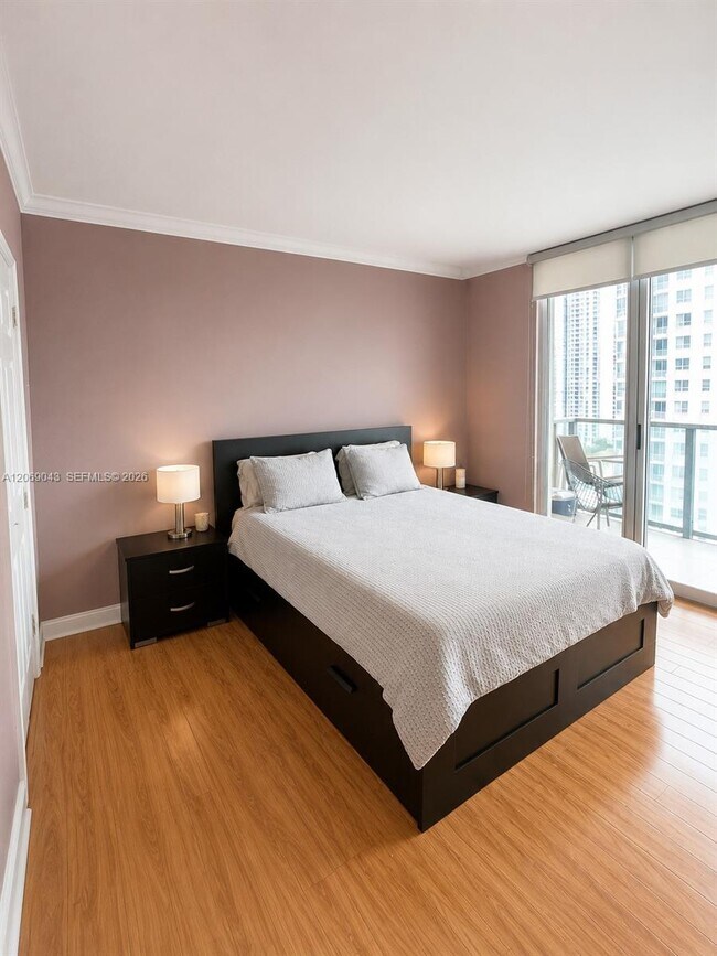 Building Photo - 1155 Brickell Bay Dr