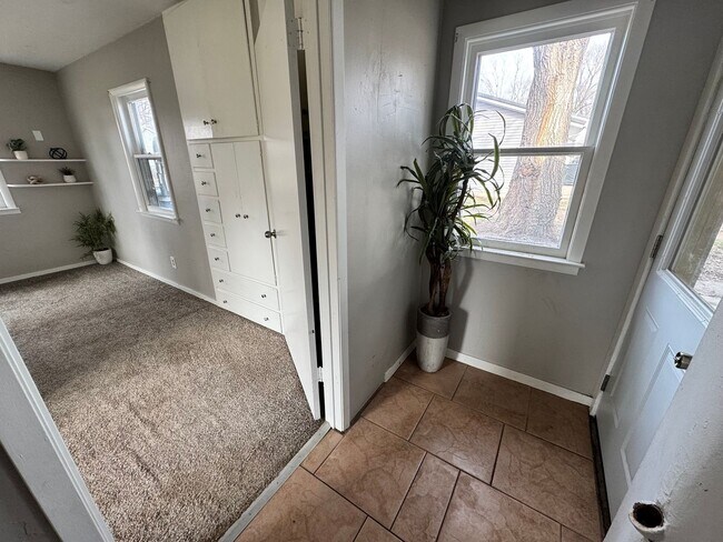 Building Photo - 2 bed, 1 bath home for rent in Waterloo