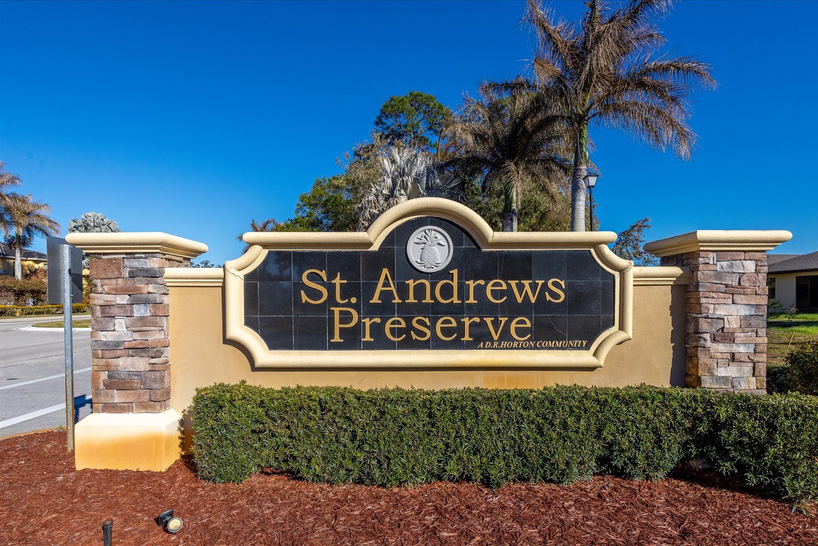 Building Photo - 6545 NW Oaklawn Way