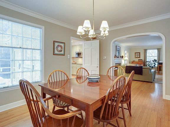 Building Photo - "Charming 3-Bed Home with Granite Elegance...