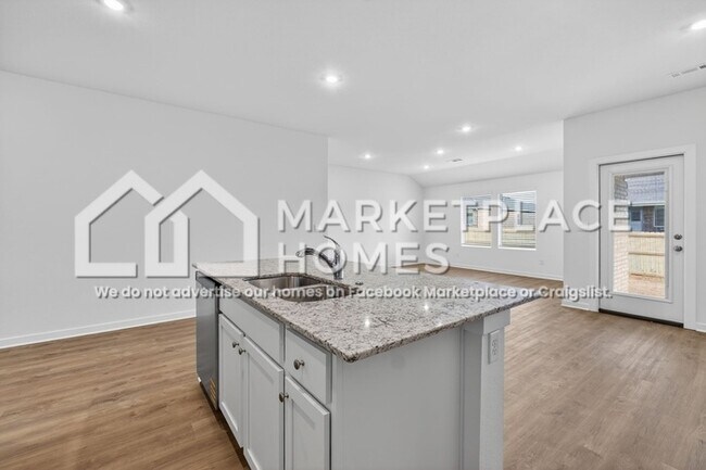 Building Photo - 3050 Rosalee Ln