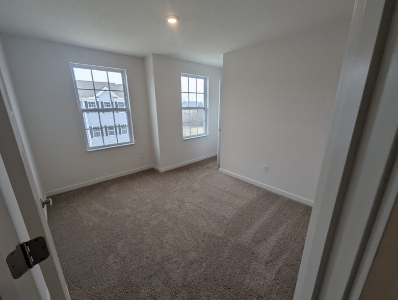 Building Photo - 130 Coyote Willow Dr