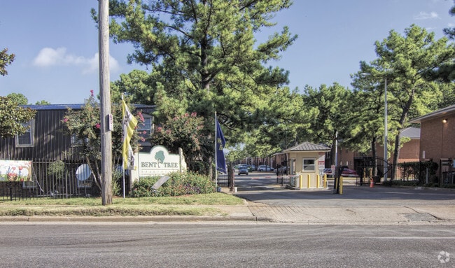 Building Photo - 2046 Winchester Rd