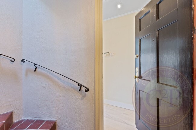 Building Photo - Collingwood Street - 450-452