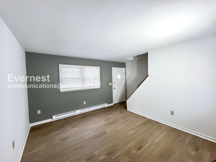 Building Photo - 12802 N Cresap St