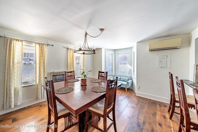 Building Photo - 648 Albany Turnpike