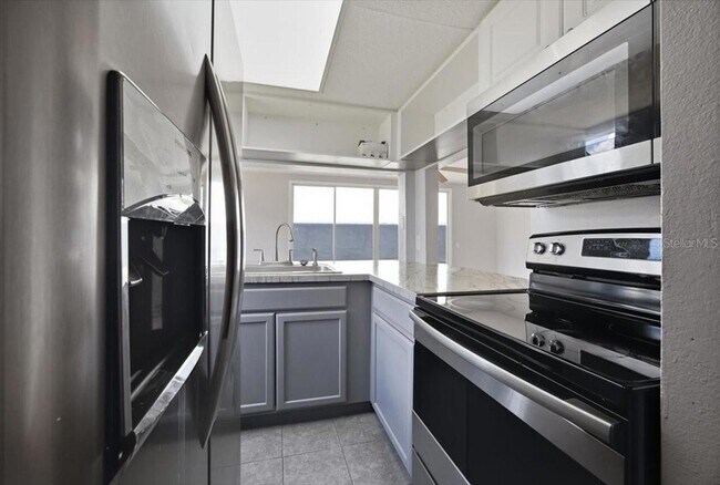 Building Photo - 102 Mango Dr