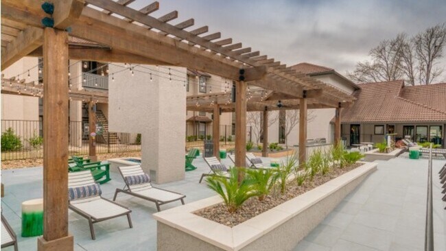 Building Photo - 2501 Oak Hill Cir