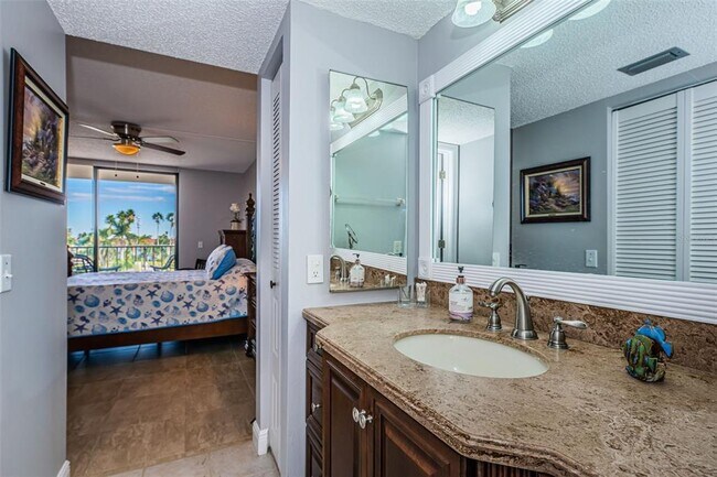 Building Photo - 6295 Bahia Del Mar Cir