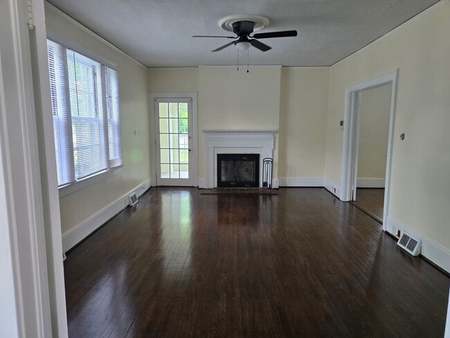 Building Photo - 4 Bedroom 2 bath Home For Rent - Heart of Florence