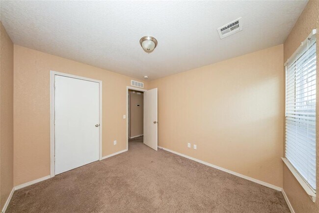 Building Photo - 2524 Waterleaf Dr