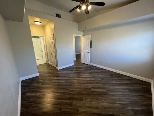 Building Photo - UPGRADED 2BEDROOM, 2BATHROOM HOME