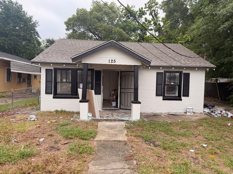 Building Photo - 125 Diaz St