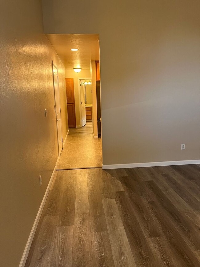 Building Photo - 3 Bedroom 2 Bath Single Family Home