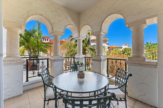 Building Photo - 2134 Fisher Island Dr