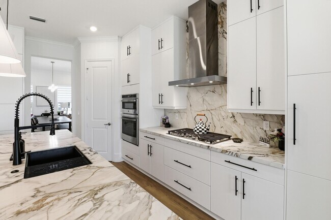 Building Photo - 655 Hookline Cir