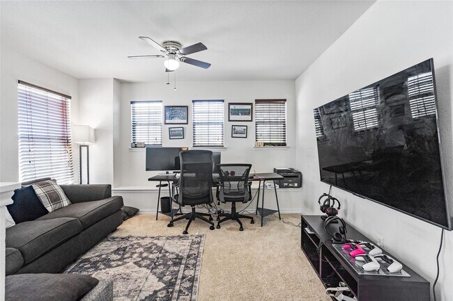 Building Photo - Spacious 3 Bedroom, 2.5 Bath Home Ready fo...