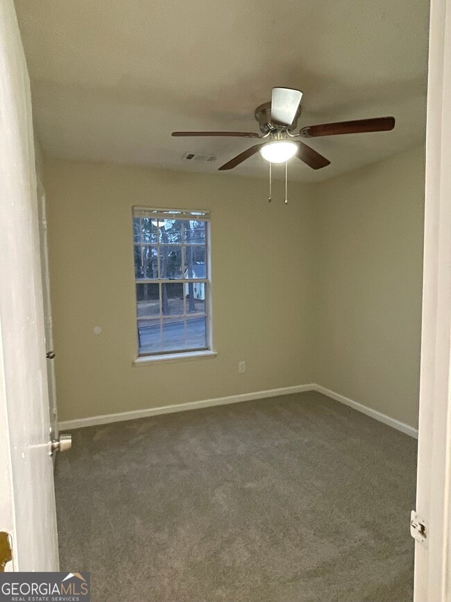 Building Photo - 1530 Pin Oak Ln SE