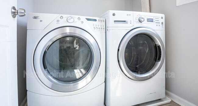 Building Photo - 2025 Jonesboro Rd SE