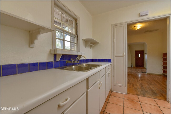 Building Photo - 1100 Kelly Way