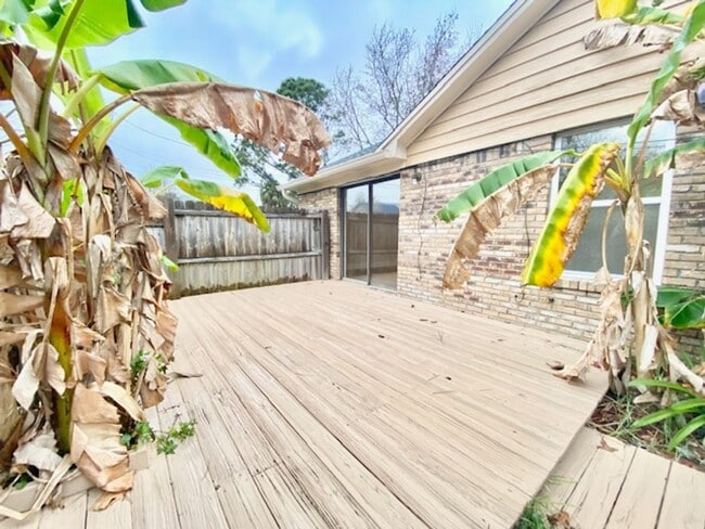 Building Photo - 361 Evergreen Pl