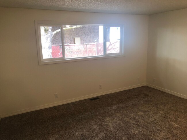 Building Photo - Total Remodel! Two Bedroom Duplex in North...