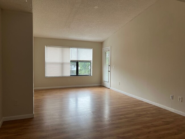 Primary Photo - Gated 2/2 in Pompano