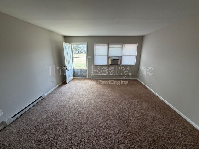 Building Photo - 400 E Northern Blvd