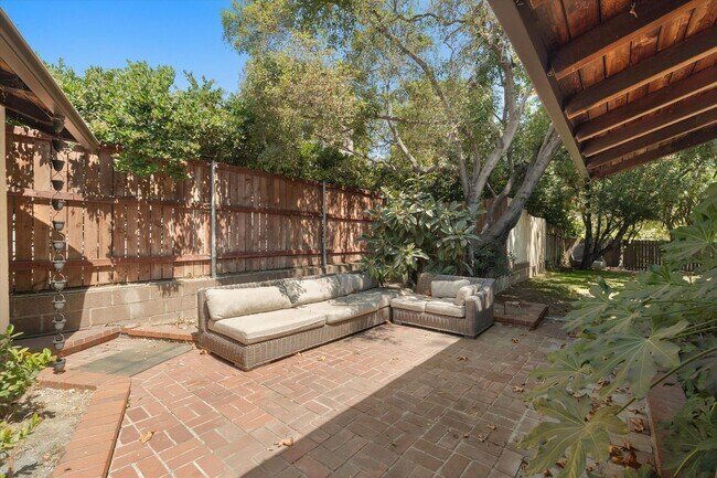 Building Photo - La Canada 4-Bedroom Home | Large Lot, Updated Kitchen, EV Charger