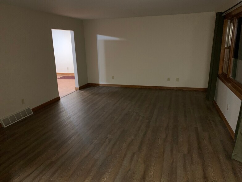 Living room - N2092 Schacht Rd