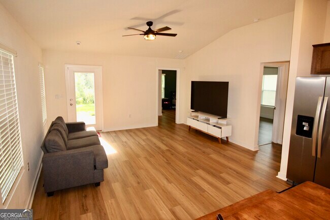 Building Photo - 119 Teakwood Dr