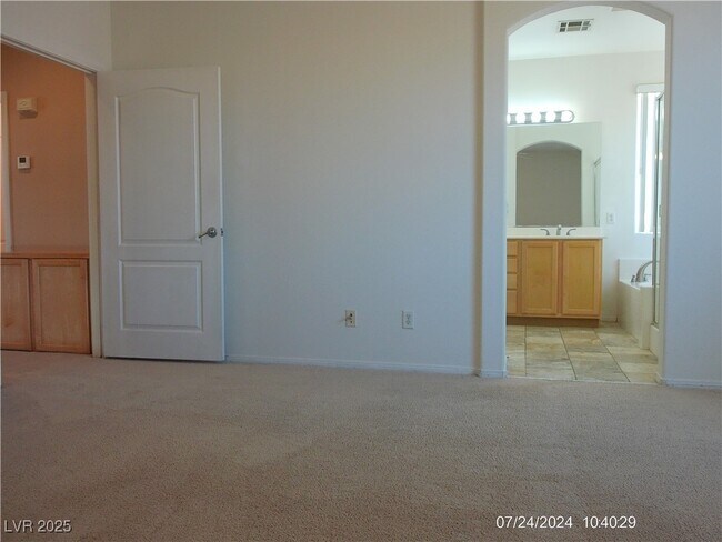Building Photo - 5834 Farmhouse Ct