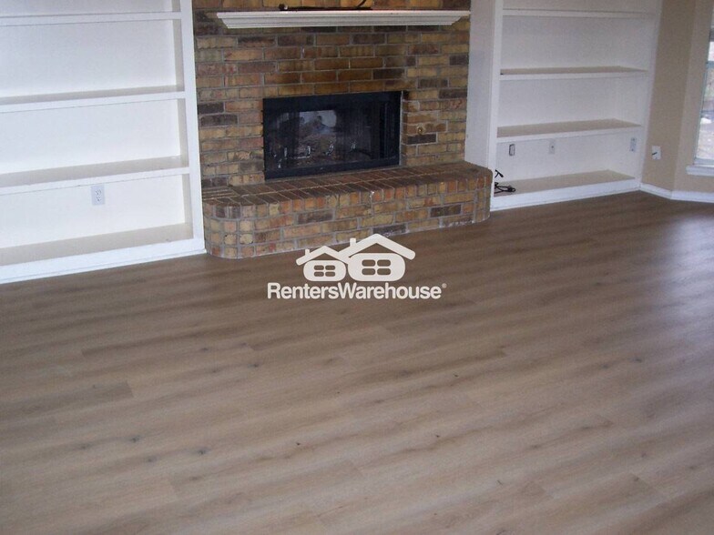 Building Photo - 1006 Cassion Dr