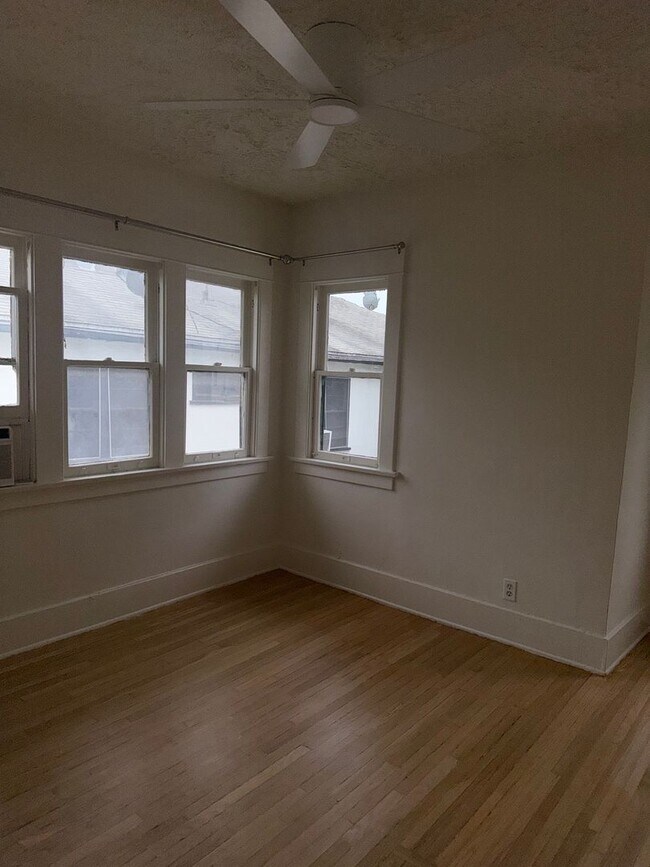 Building Photo - 1323 N Orange Dr