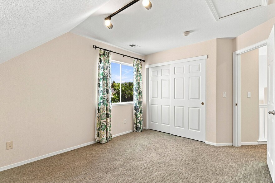 Building Photo - 2693 Mission Greens Dr
