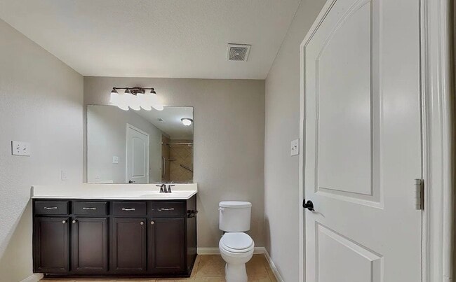 Building Photo - MOVE IN READY