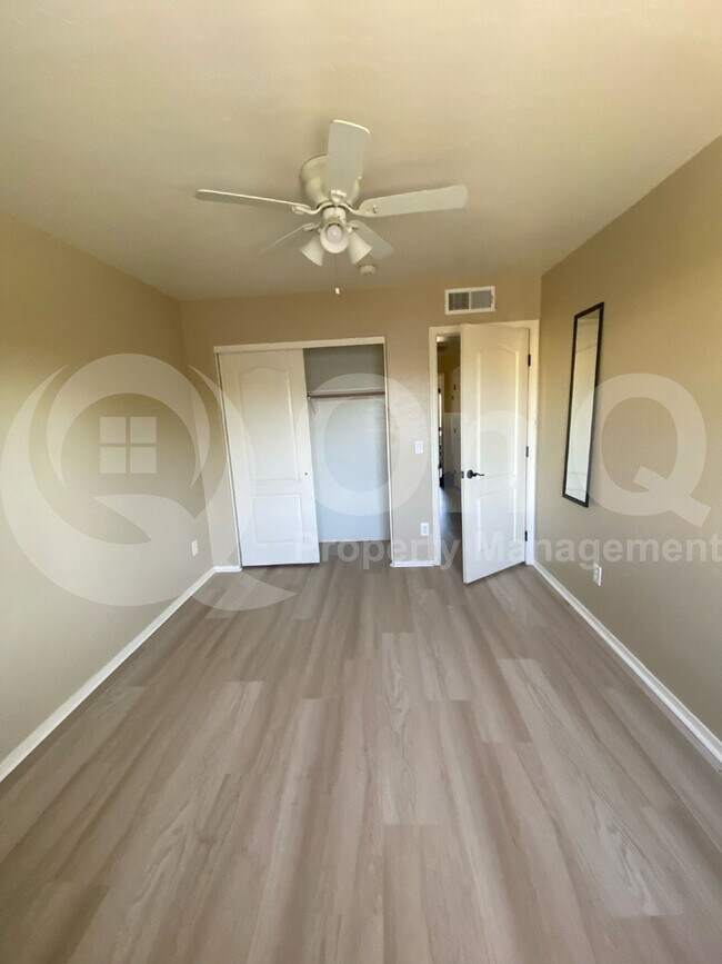 Building Photo - 877 W Shellfish Dr