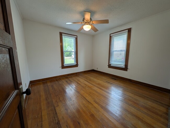 Building Photo - 203 5th Ave