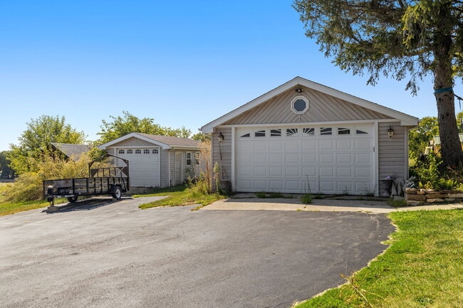 Building Photo - 1352 Smith Rd