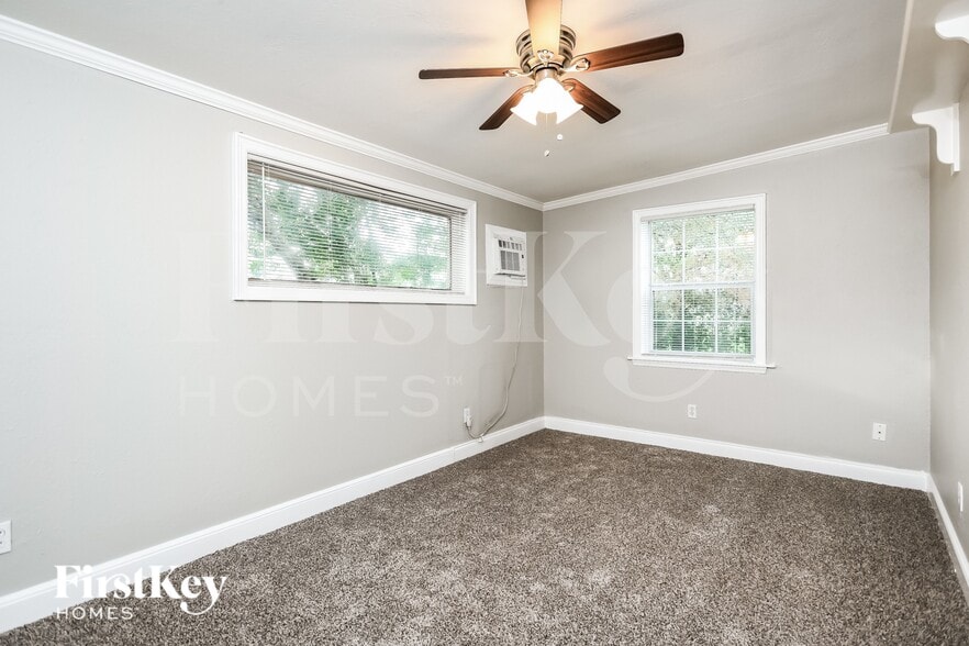 Building Photo - 8013 Powell Dr
