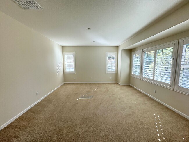 Building Photo - Perfect Shape Single Family Home in Dublin Hills